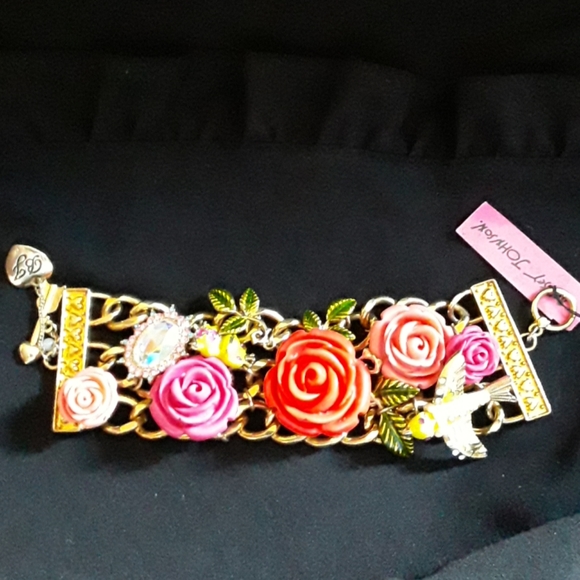 Betsey Johnson VINTAGE ROSE GARDEN SET - Picture 6 of 8